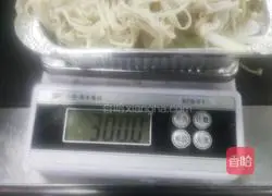 Illustration of how to make enoki mushrooms with garlic paste 2