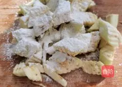 Illustration of how to stir-fry diced eggplant with walnut puree 10