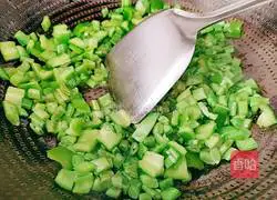 Illustration of how to make stir-fried four diced vegetables 6