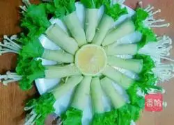 Vegetarian Illustration of how to make fried bean rolls with enoki mushrooms 1