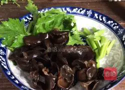 Burned tofu with fungus and celery Illustration of how to do it 2