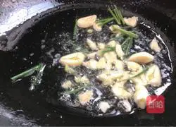 Illustration of how to make pickled pepper and potato shreds 6