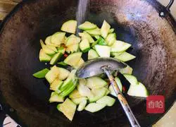 Illustration of how to make spicy zucchini 4