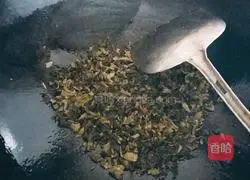 Illustration of how to make pickled cabbage vermicelli 3