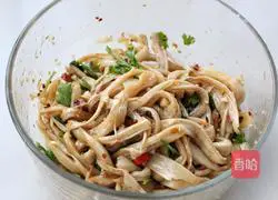 Illustration of how to make cold shredded king oyster mushrooms 8