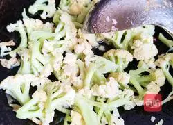 Illustration of how to make soy cauliflower 9