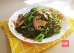 Recipe for stir-fried chrysanthemum with garlic and shiitake mushrooms Illustration 9