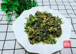 Illustration of how to steam celery leaves with powder 1