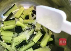 Cold cucumber Illustration of how to make strips 7