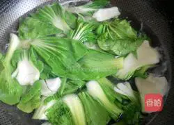 Illustration of how to stir-fry mushrooms and rapeseed 4