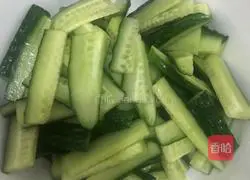 Illustration of how to pickle peppers and cucumbers with the same ingredients 6