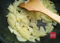 Illustration of braised potato slices 5