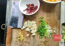 Illustration of how to stir-fry lettuce 3