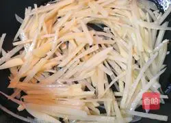 Illustration of how to make spicy and sour potato shreds 5