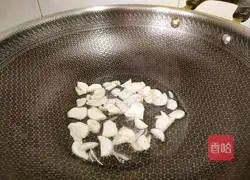 Illustration of how to stir-fry green beans with tea tree mushrooms 9