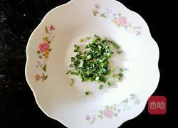 Illustration of how to make cucumber mixed with enoki mushrooms 4