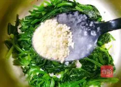 Illustration of how to make spinach with nuts 18