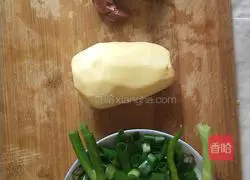 Illustration of how to make dry pot potato slices 1