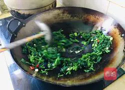 Illustration of how to make stir-fried radish and cherry blossoms 6