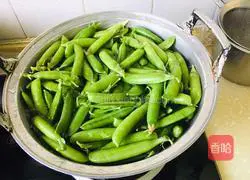 Illustration of how to make white water pea pods 3