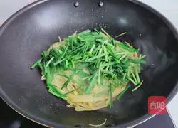 Illustration of how to make shredded leeks and potatoes 8