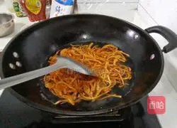 Illustration of how to make fried Cordyceps flowers 2