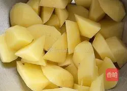 Illustration of how to make fried potato cubes 1