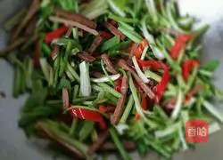 Illustration of how to make fried tofu with celery 7