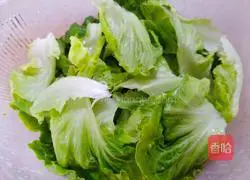 Illustration of how to cook garlic lettuce with lard 3
