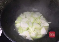 Illustration of how to stir-fry papaya to relieve heat and relieve heat 11