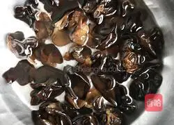 Illustration of how to mix onions with fungus 1