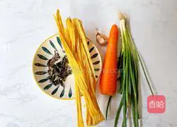 Illustration of how to make fried yuba and fungus 1