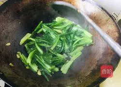 Illustration of how to make garlic lettuce 7