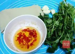 Illustration of how to make cold shredded tofu 1