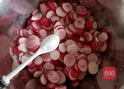Illustration of how to make pickled cherry radish 3