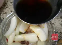 Illustration of how to soak clam heads 4