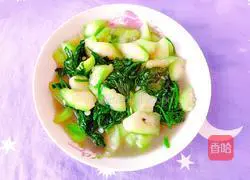 Illustration of how to stir-fry loofah and sweet potato leaves 10