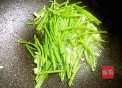 Illustration of how to stir-fry sweet potato leaves 4