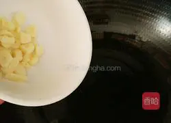 Illustration of how to make stir-fried lettuce 4