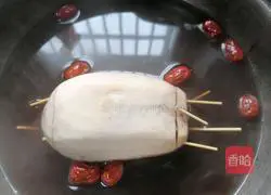 Illustration of how to make glutinous rice lotus root 9