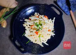 Illustration of how to make spicy and sour shredded lotus root 10 
