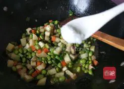 Illustration of how to stir-fry edamame with mushrooms and wild rice 8