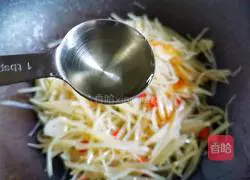 Illustration of how to make vinegar potato shreds 8