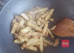 Illustration of how to make spicy cumin potato chips 12