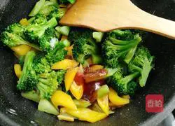 Stir-fried broccoli with yellow pepper Illustration of how to do it 14