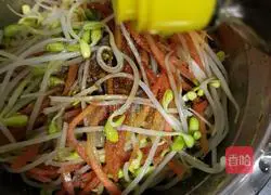 Illustration of how to make cold soybean sprouts 12
