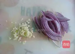 Illustration of how to mix cucumber with vermicelli 4