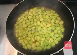 Illustration of how to make fried bean paste with garlic eggs 13