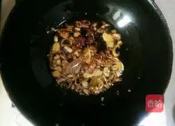 Secret Chili Oil Recipe Illustration 3