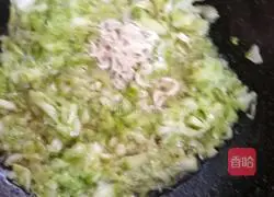 Illustration of how to make fried cabbage with shrimp skin 7